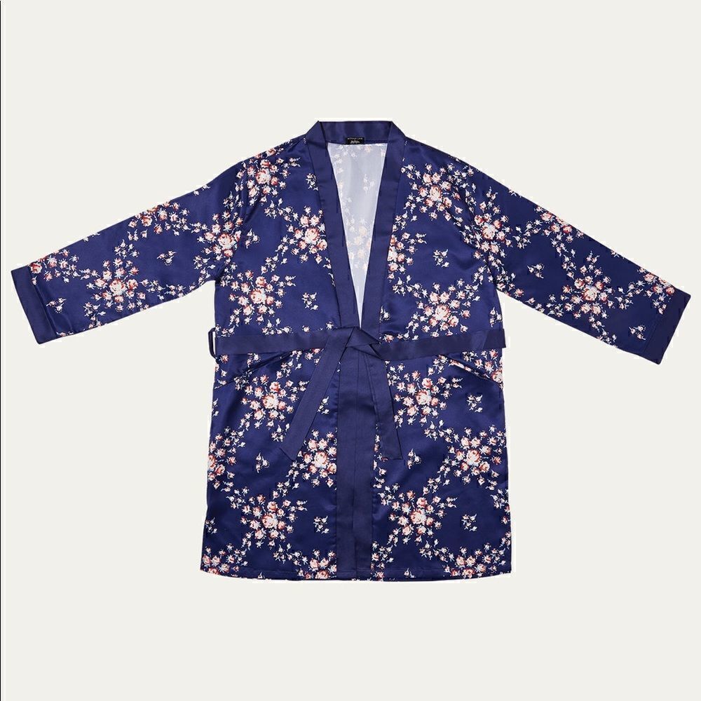 🌟NWT Allie Robe In Navy Floral satin L/XL🌟